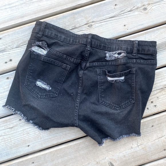 SHEIN ripped denim shorts ⚫️ - Picture 4 of 4